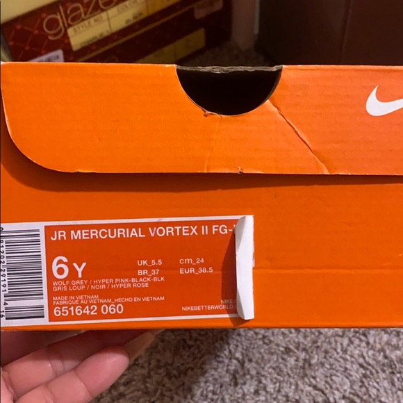 Cleats - Picture 1 of 4